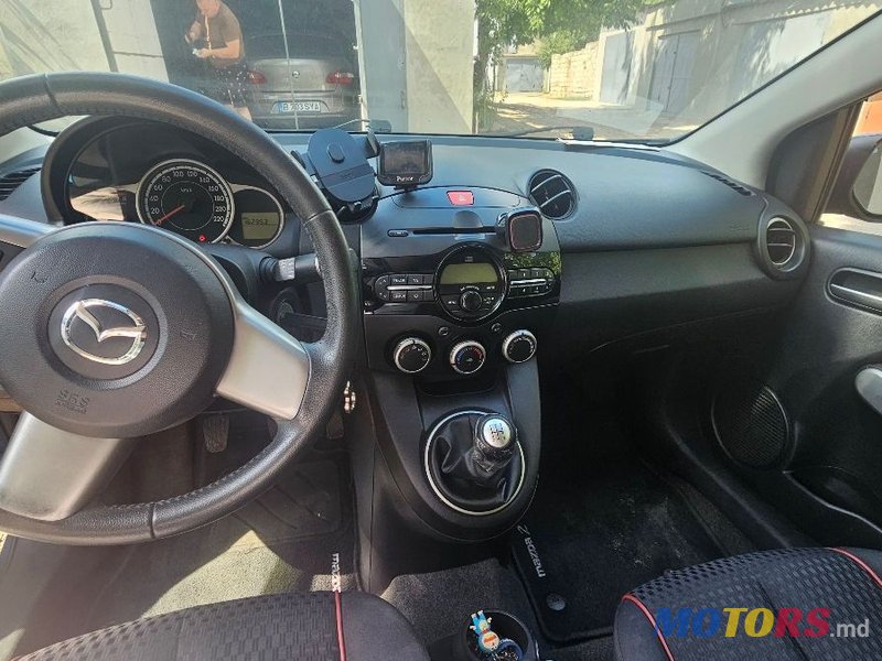 2012' Mazda 2 photo #2