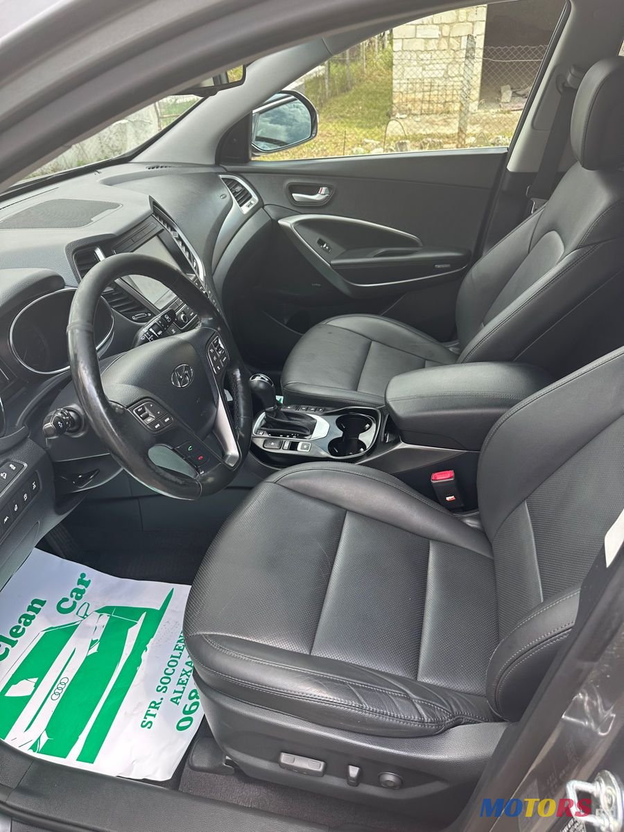 2017' Hyundai Santa Fe photo #3