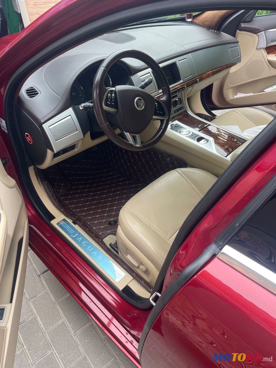 2013' Jaguar XF photo #3