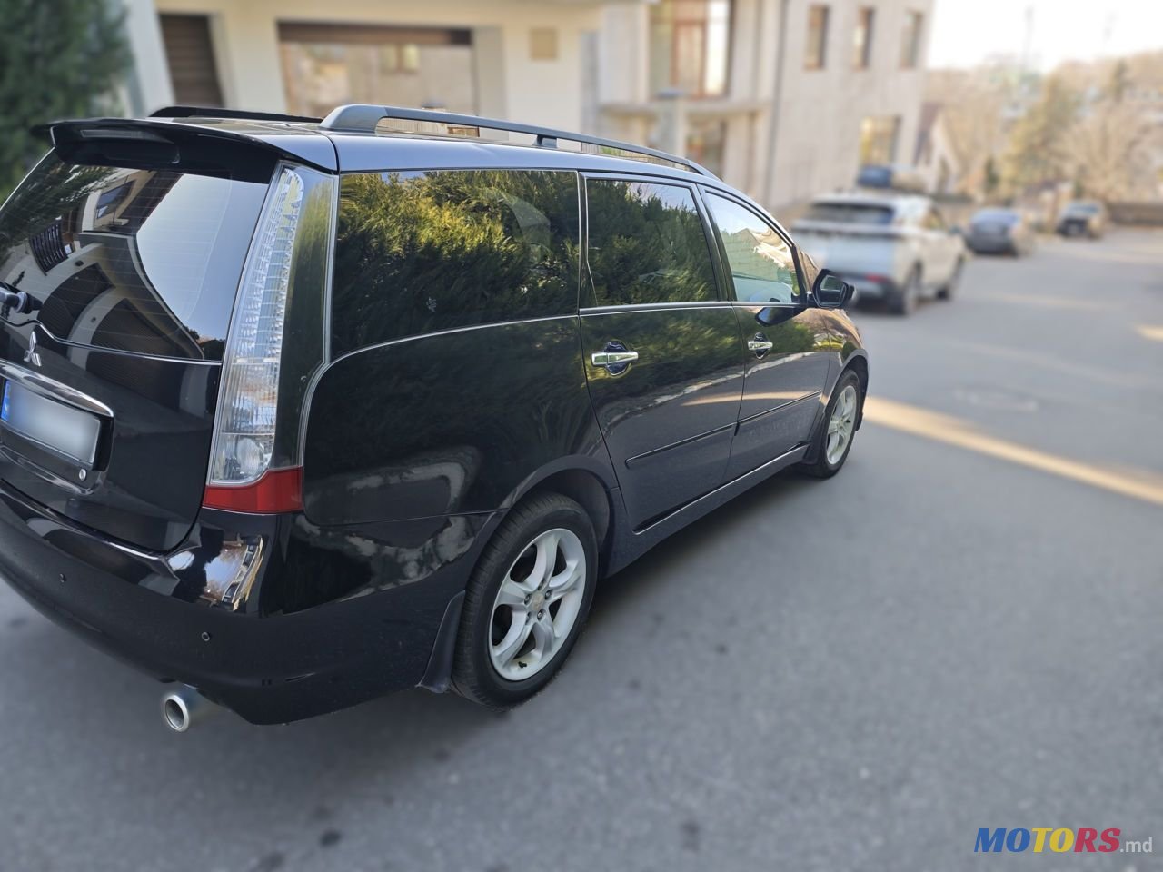 2006' Mitsubishi Grandis photo #5