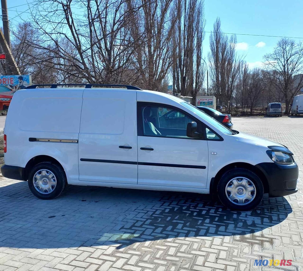 2011' Volkswagen Caddy photo #5