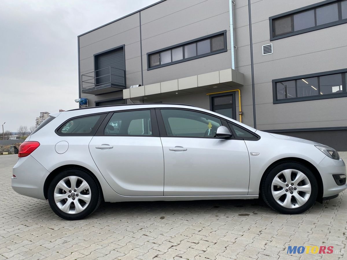 2013' Opel Astra photo #4