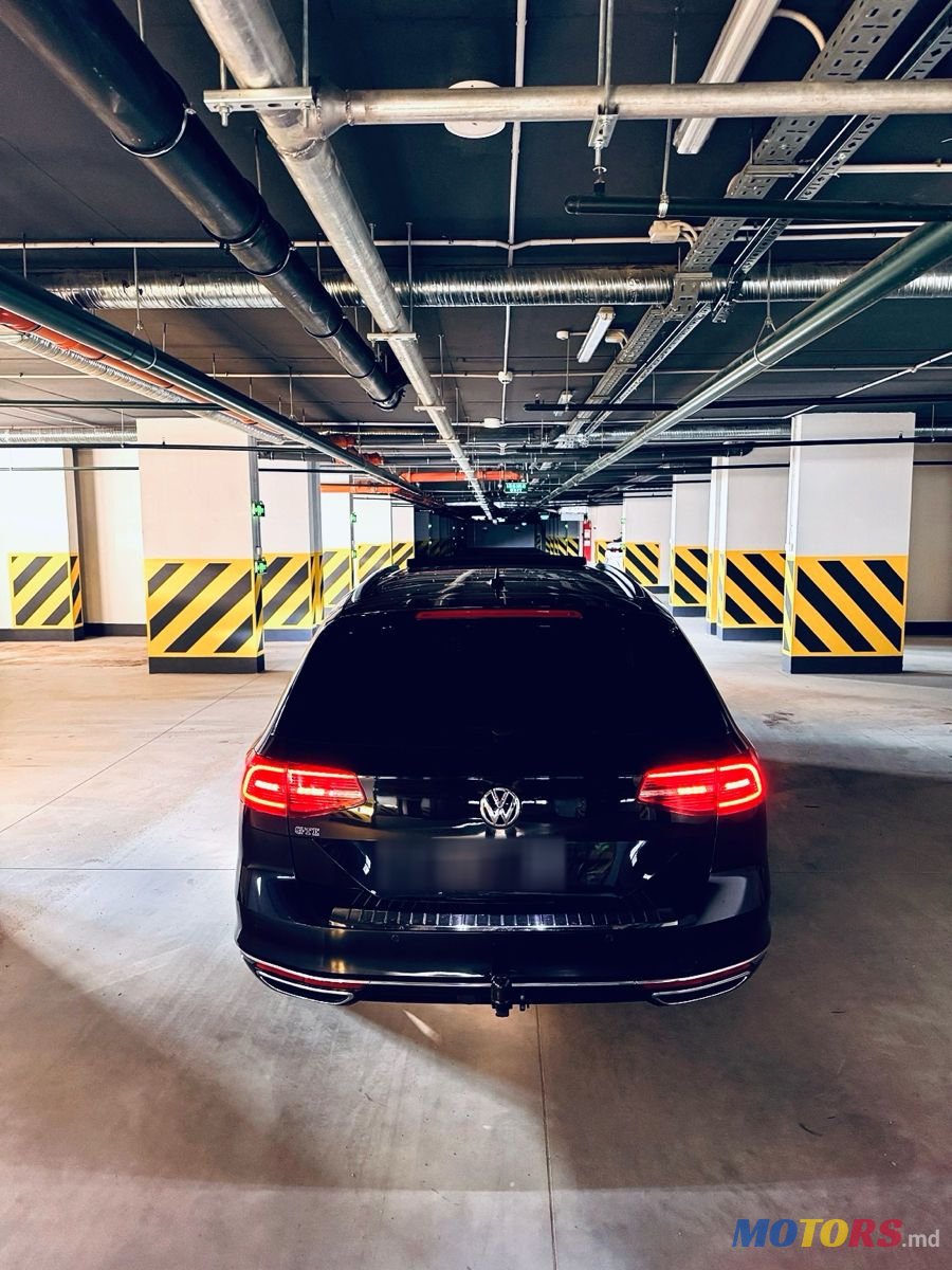 2016' Volkswagen Passat photo #2