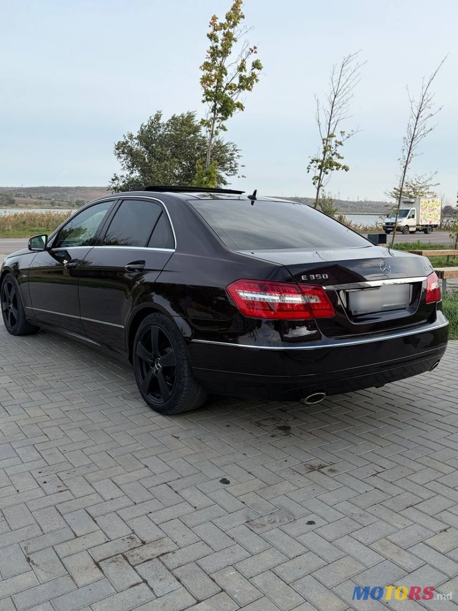 2010' Mercedes-Benz E-Class photo #5