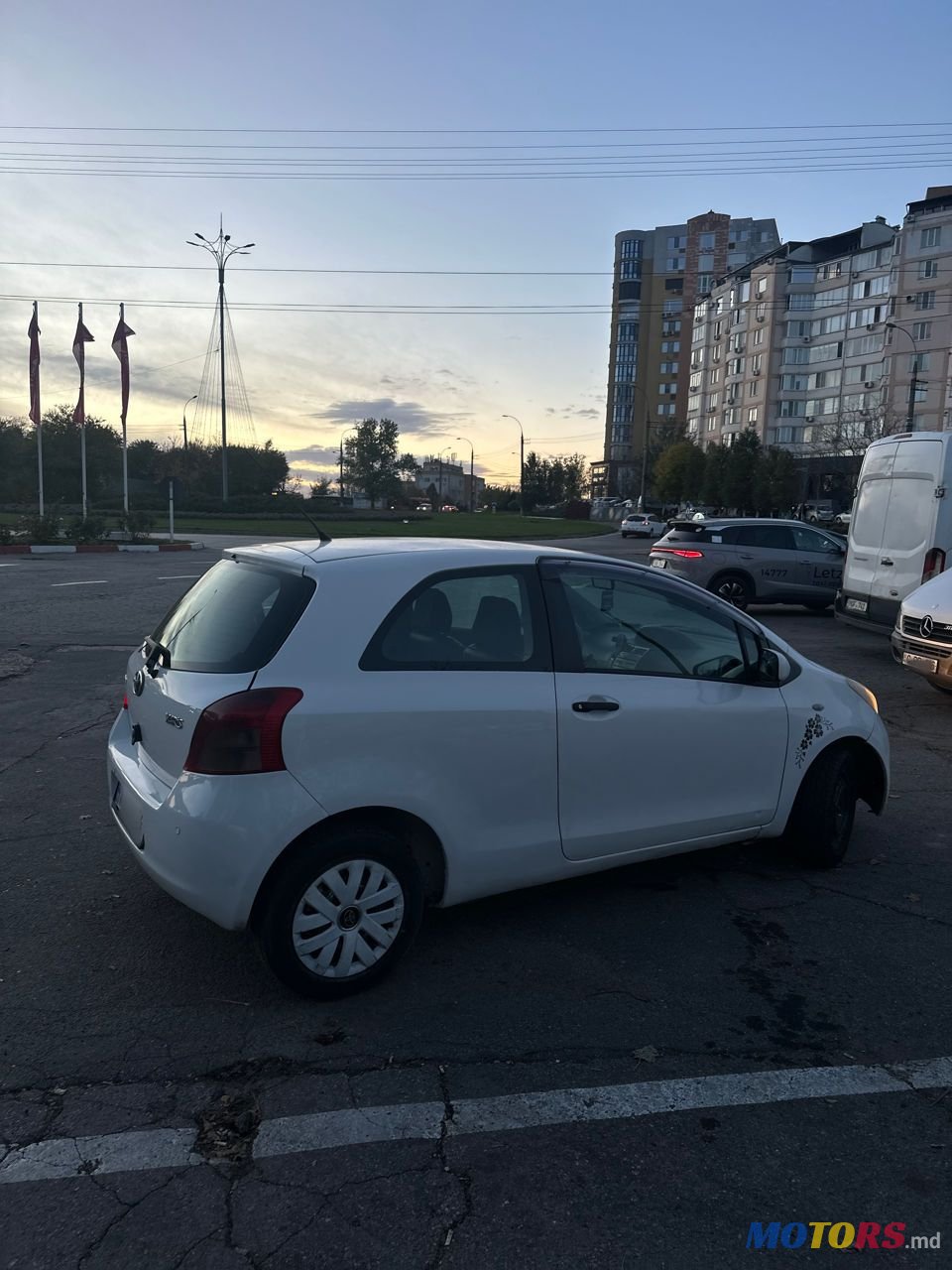 2008' Toyota Yaris photo #4