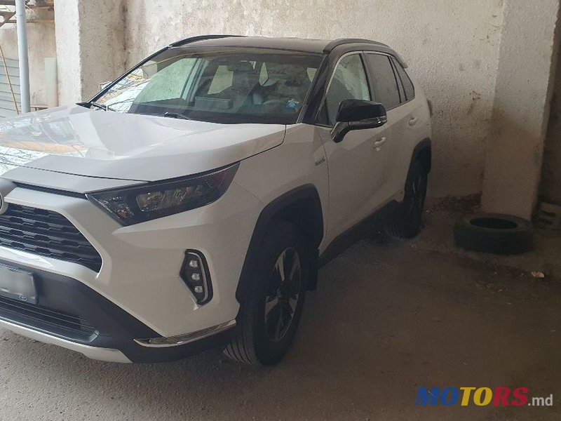 2019' Toyota RAV4 photo #2