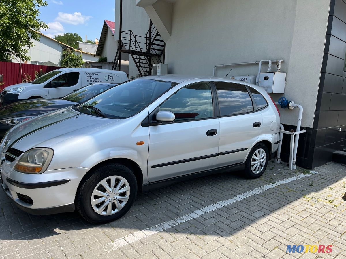 2001' Nissan Almera Tino photo #4