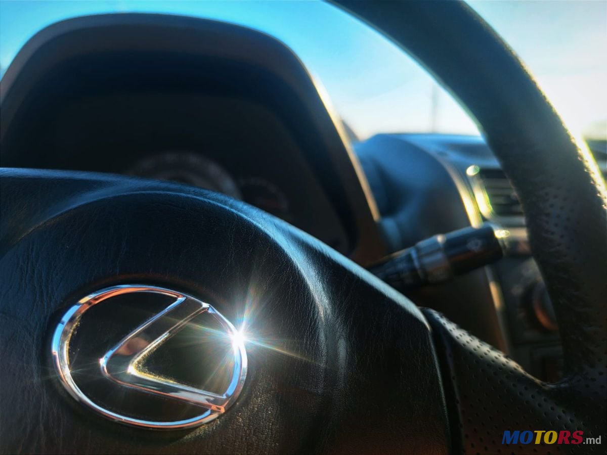 2000' Lexus Is Series photo #2