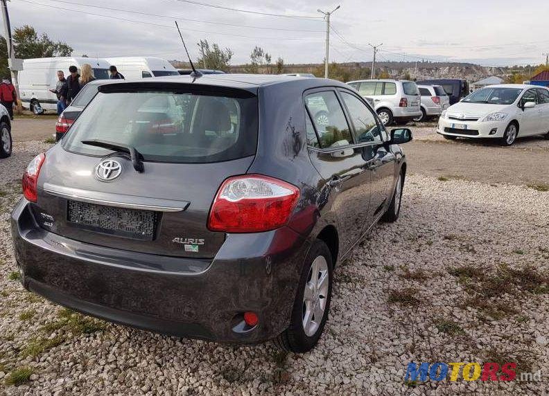 2010' Toyota Auris photo #2