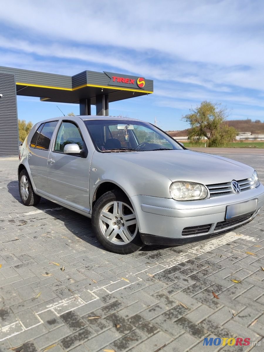 2002' Volkswagen Golf photo #1