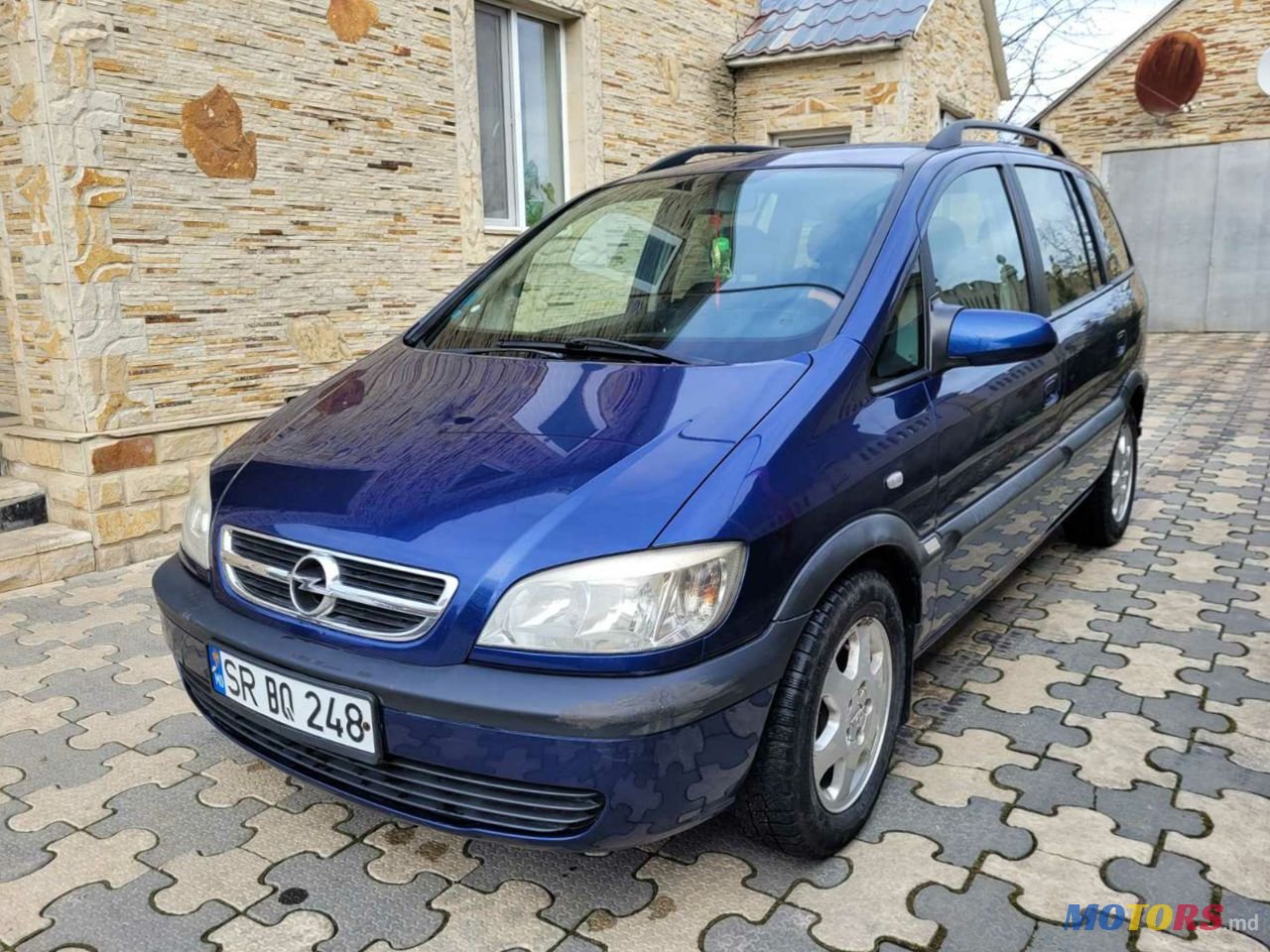 2004' Opel Zafira photo #1