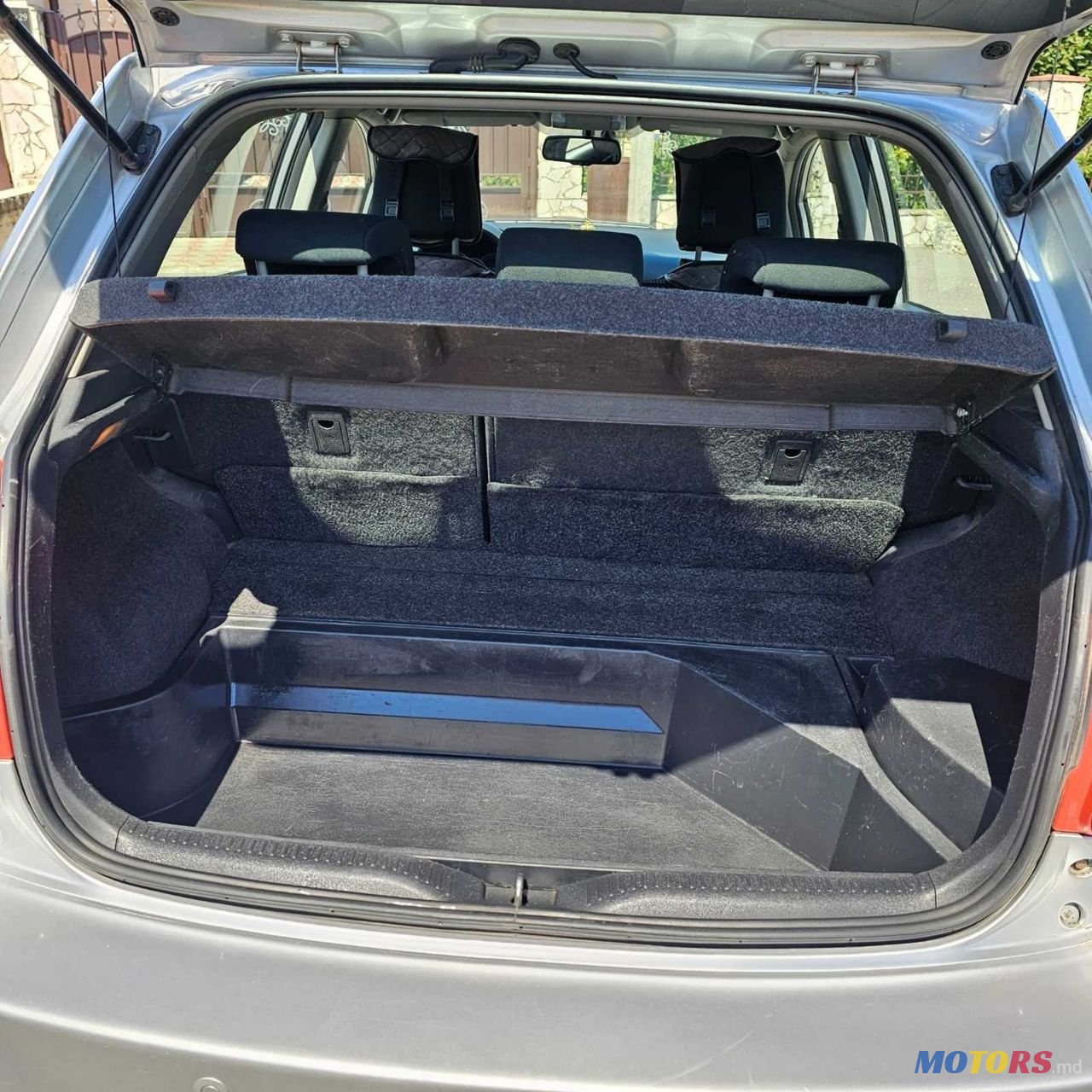 2011' Toyota Auris photo #5