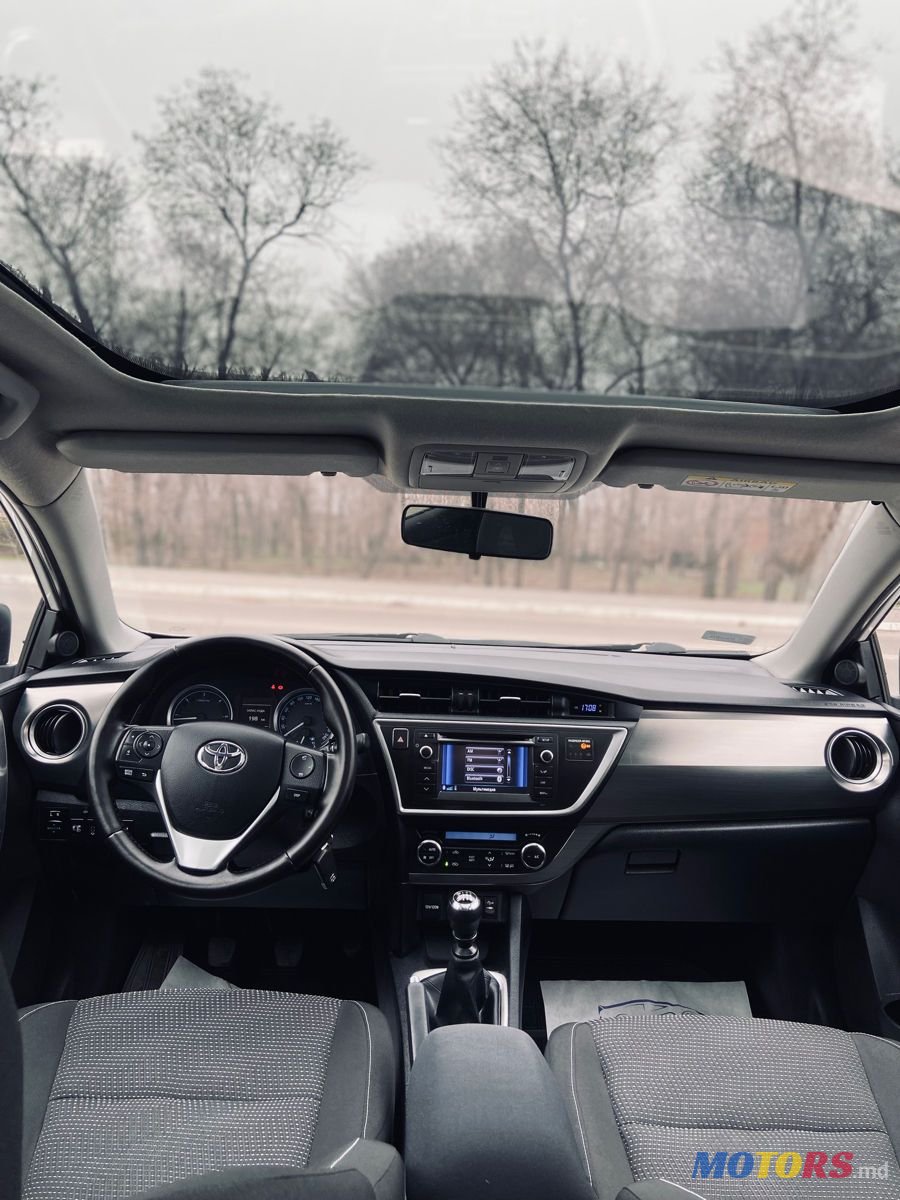 2013' Toyota Auris photo #4