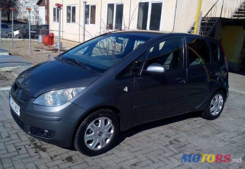 2004' Mitsubishi Colt photo #1