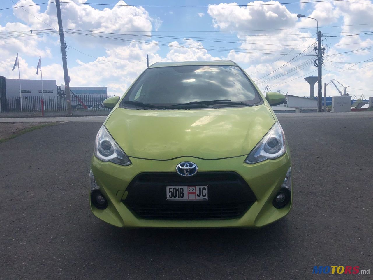 2015' Toyota Prius c photo #2