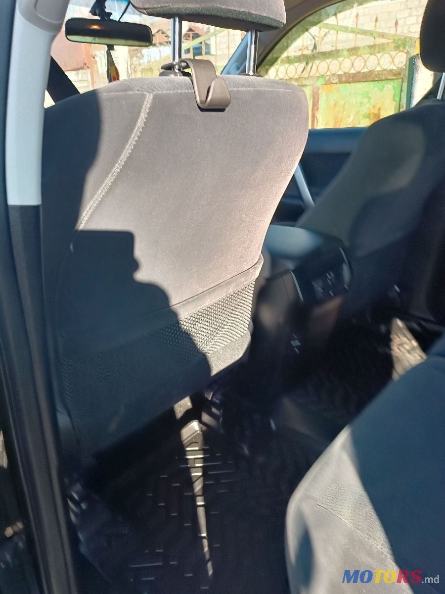 2020' Toyota Land Cruiser Prado photo #6