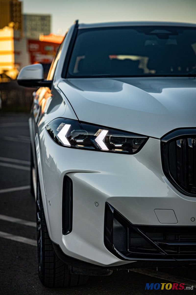 2023' BMW X5 photo #2