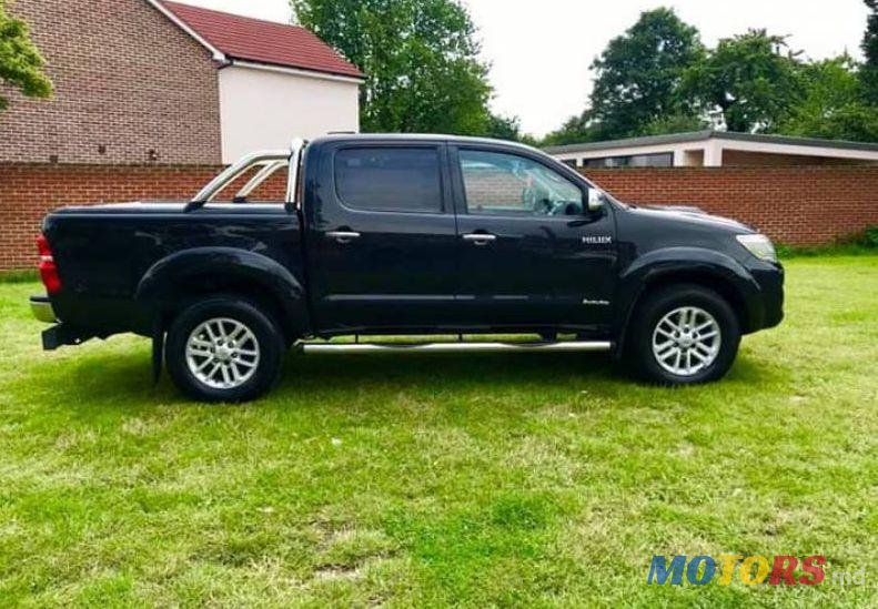 2012' Toyota Hilux photo #1