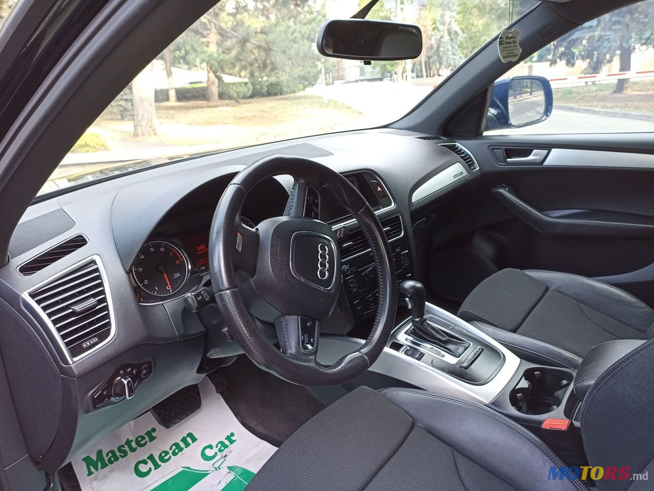 2010' Audi Q5 photo #5