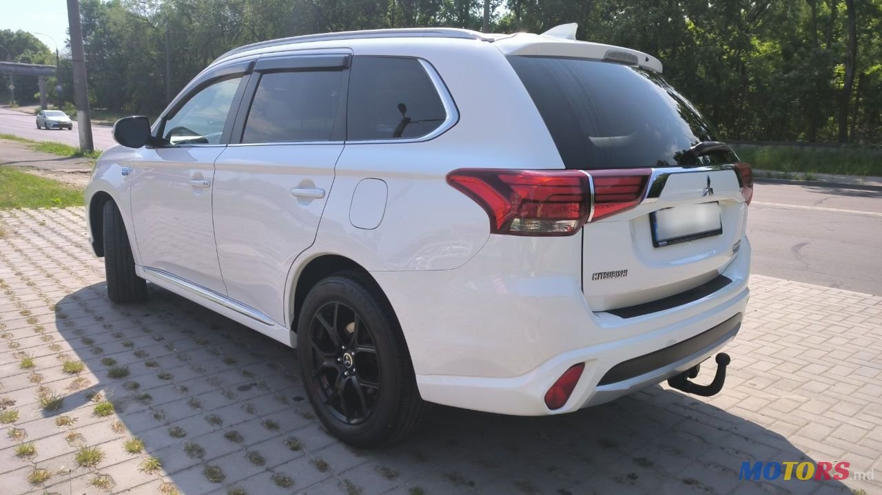 2015' Mitsubishi Outlander photo #5