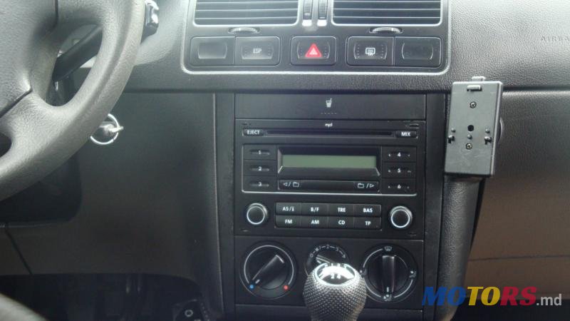 2006' Volkswagen Golf photo #5