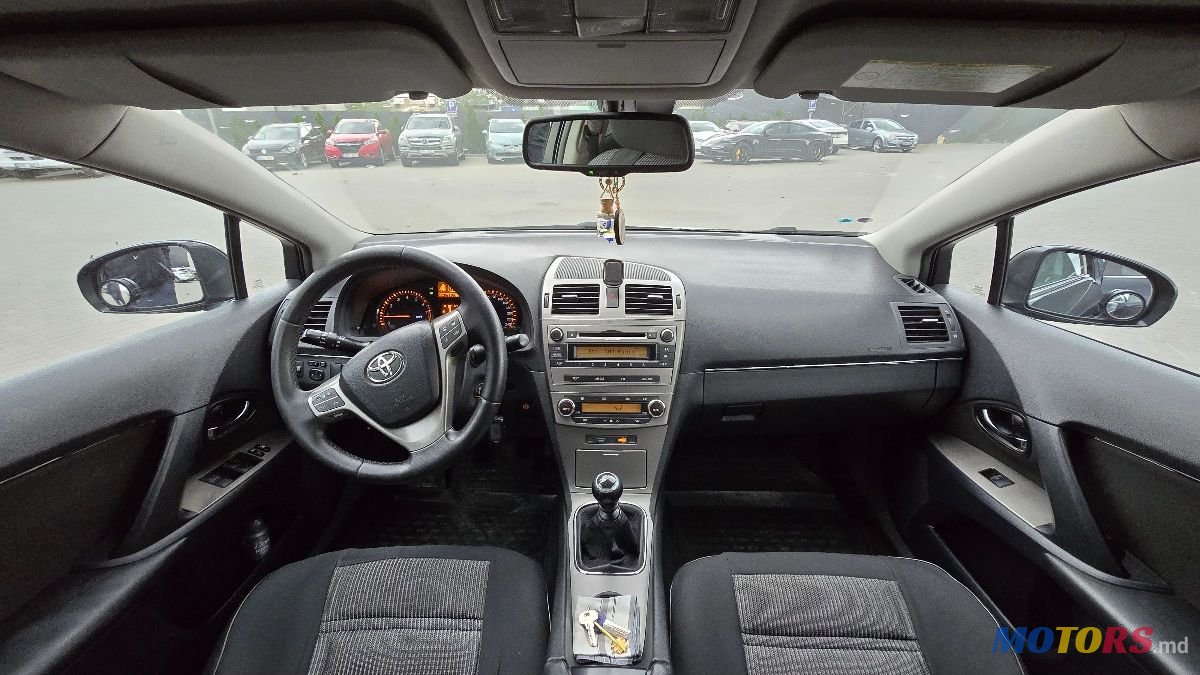 2011' Toyota Avensis photo #3