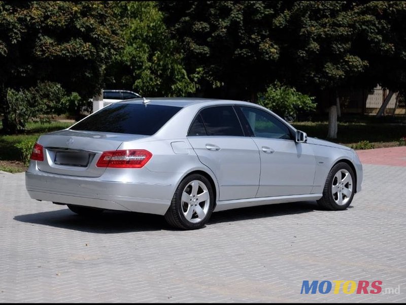 2010' Mercedes-Benz E-Class photo #3