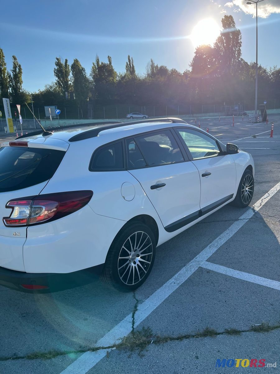 2011' Renault Megane photo #4