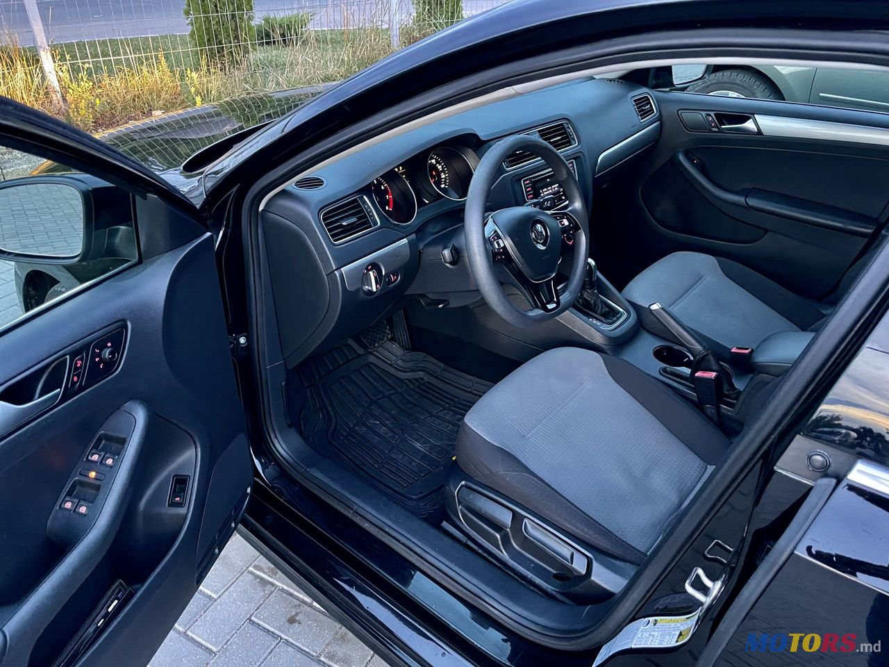 2016' Volkswagen Jetta photo #6