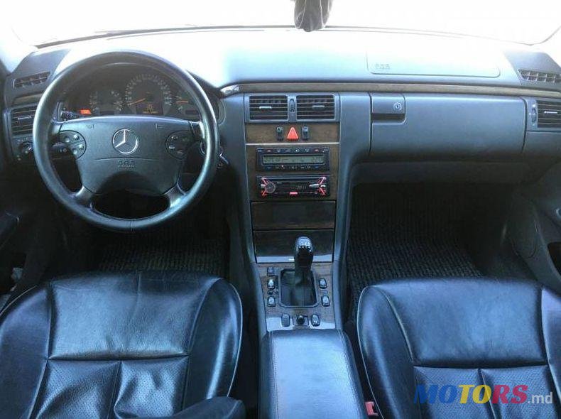 2001' Mercedes-Benz E photo #2