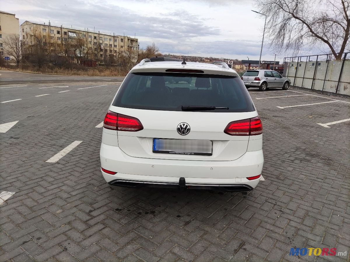 2017' Volkswagen Golf photo #3