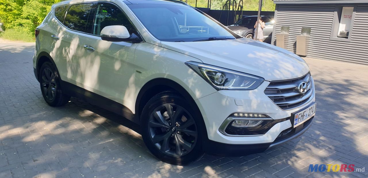2016' Hyundai Santa Fe photo #2