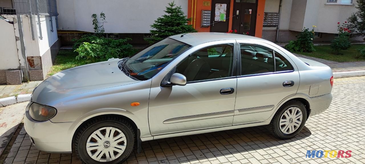 2004' Nissan Almera photo #2