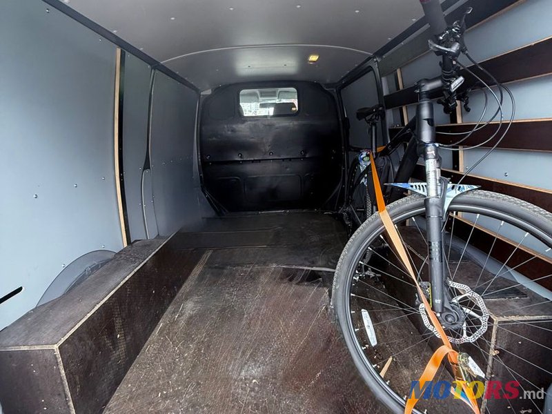 2017' Volkswagen Transporter photo #6