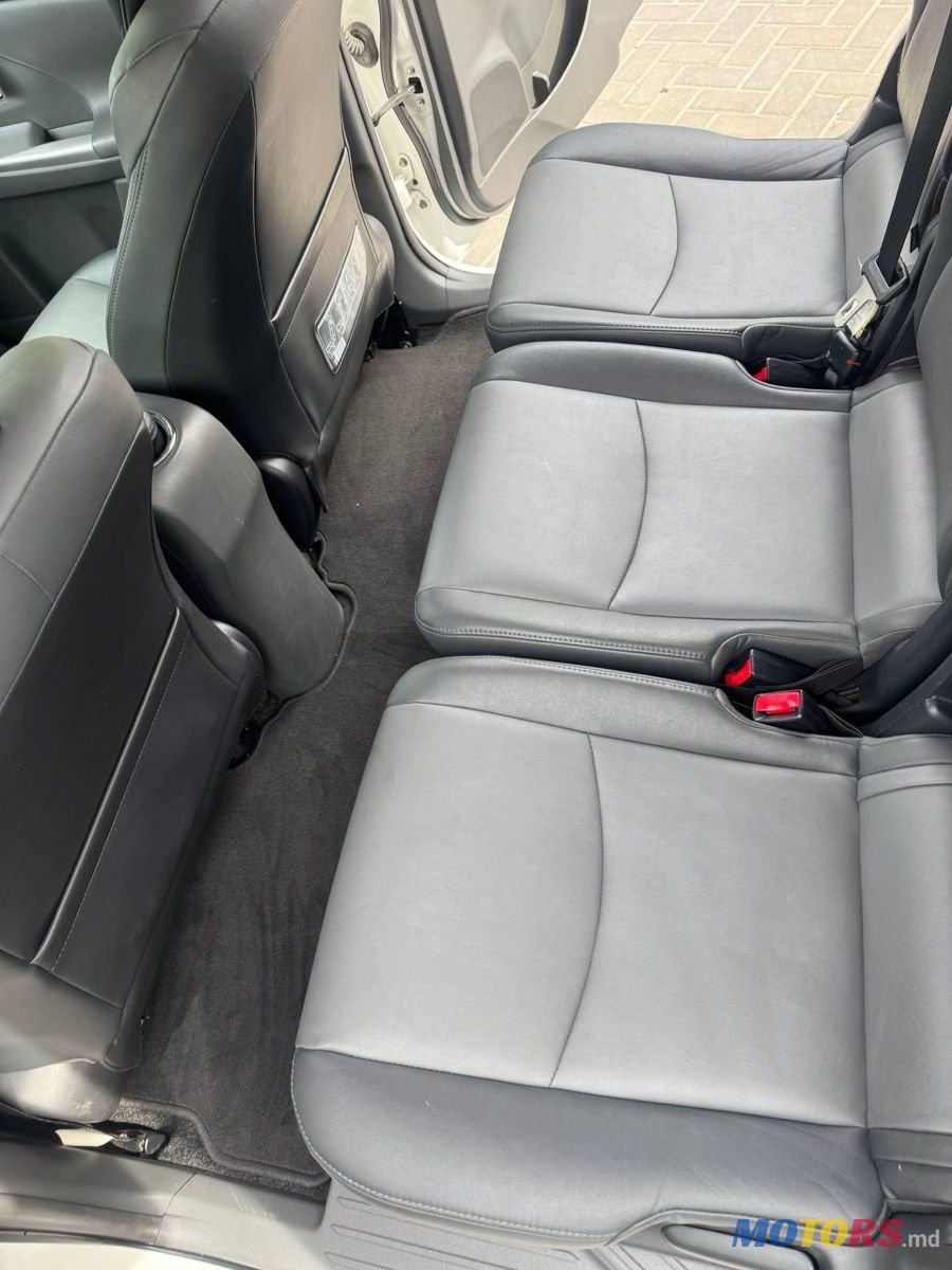 2015' Toyota Prius + photo #4