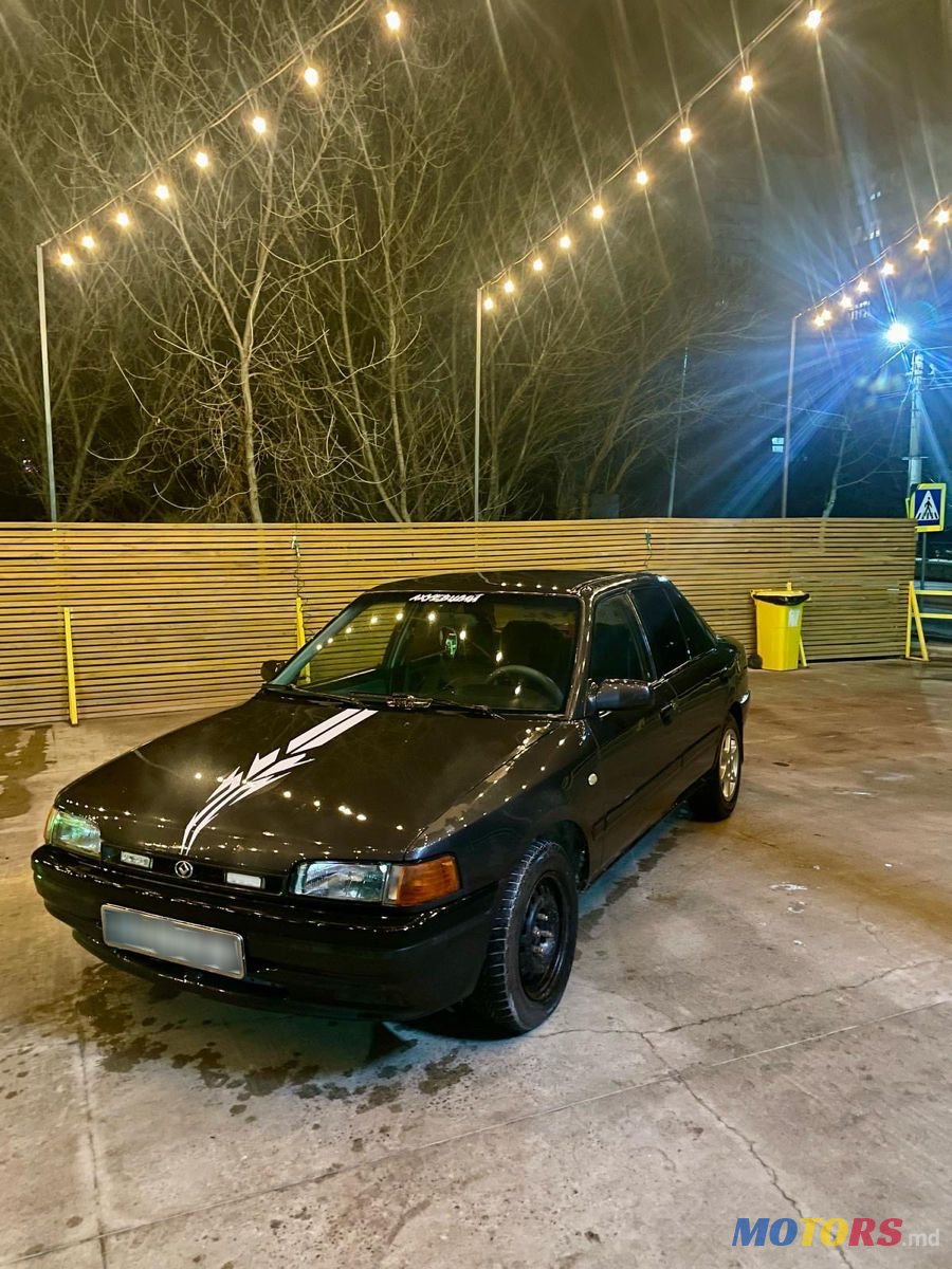 1992' Mazda 323 photo #1