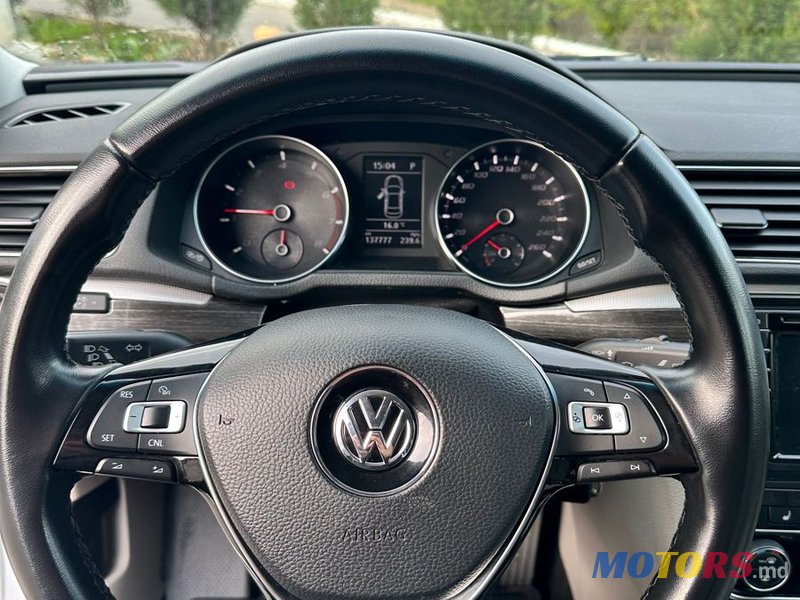 2016' Volkswagen Passat photo #6