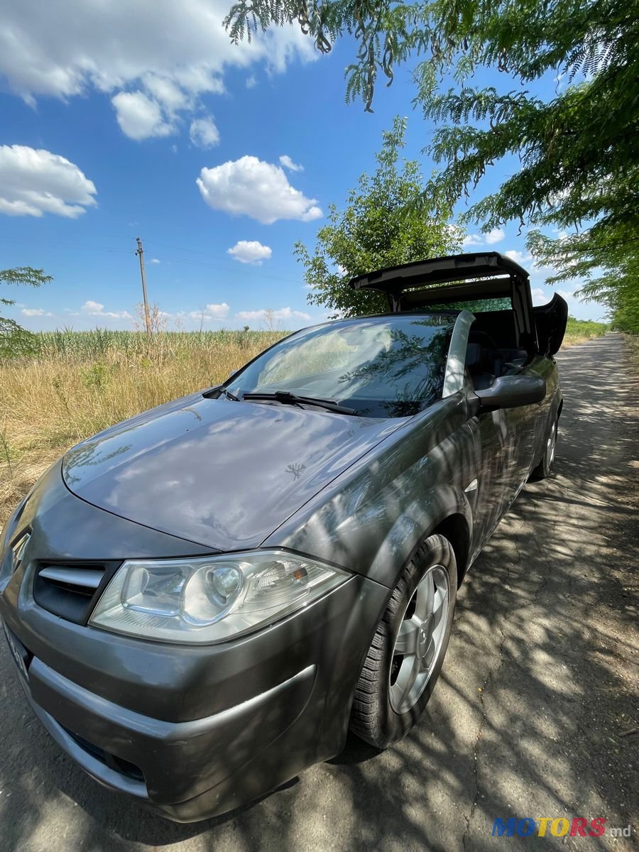 2008' Renault Megane photo #5