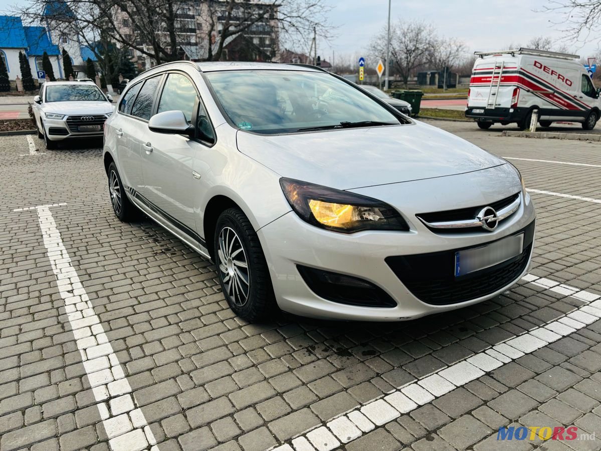 2013' Opel Astra photo #4
