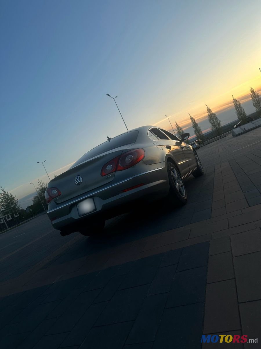 2011' Volkswagen Passat photo #3