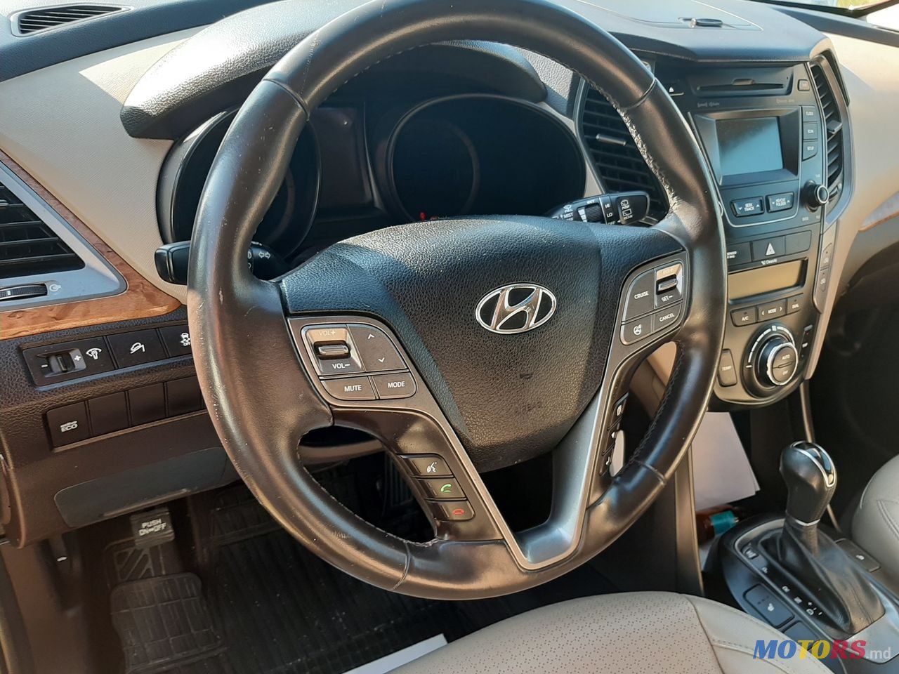 2014' Hyundai Santa Fe photo #3