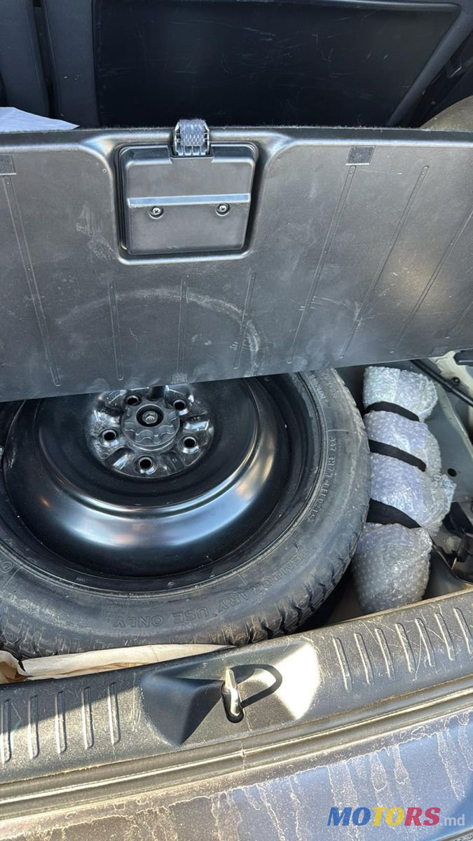 2015' Toyota Prius v photo #5