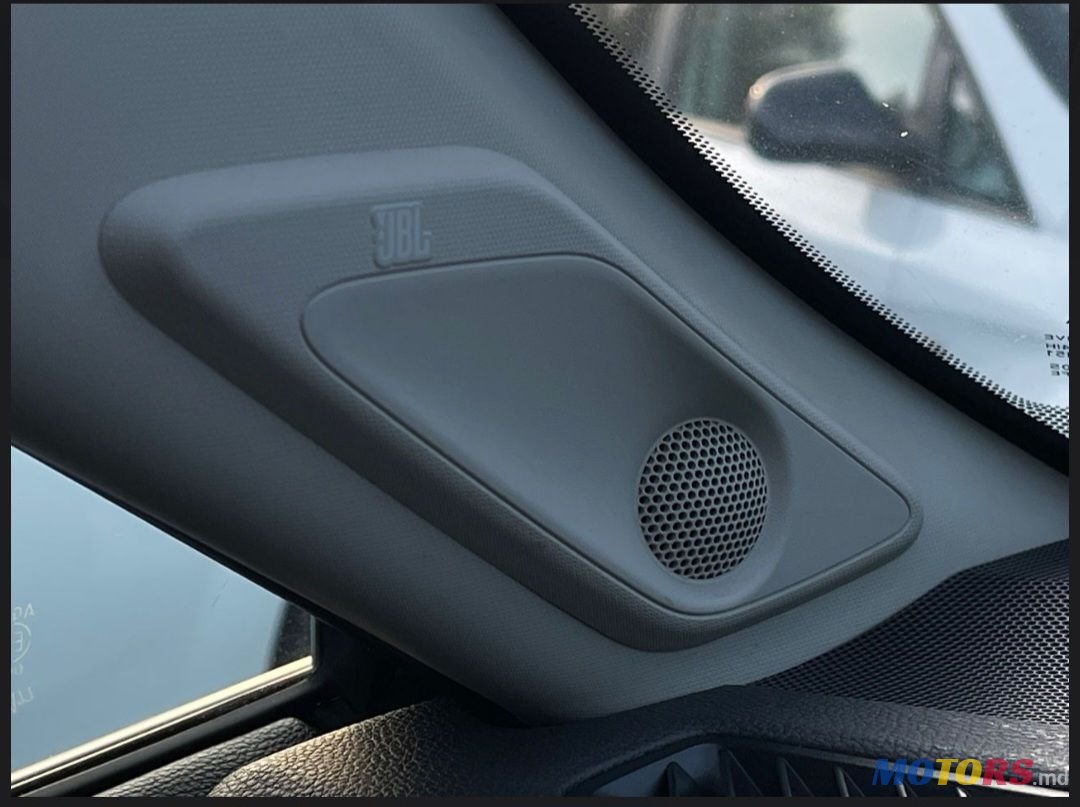 2019' Toyota RAV4 photo #2