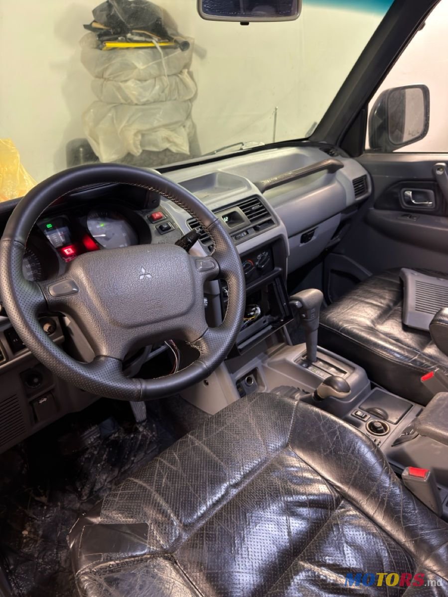 1996' Mitsubishi Pajero photo #6