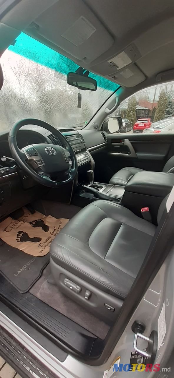 2009' Toyota Land Cruiser photo #3