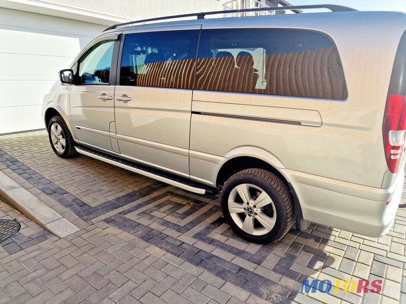 2011' Mercedes-Benz Viano photo #3