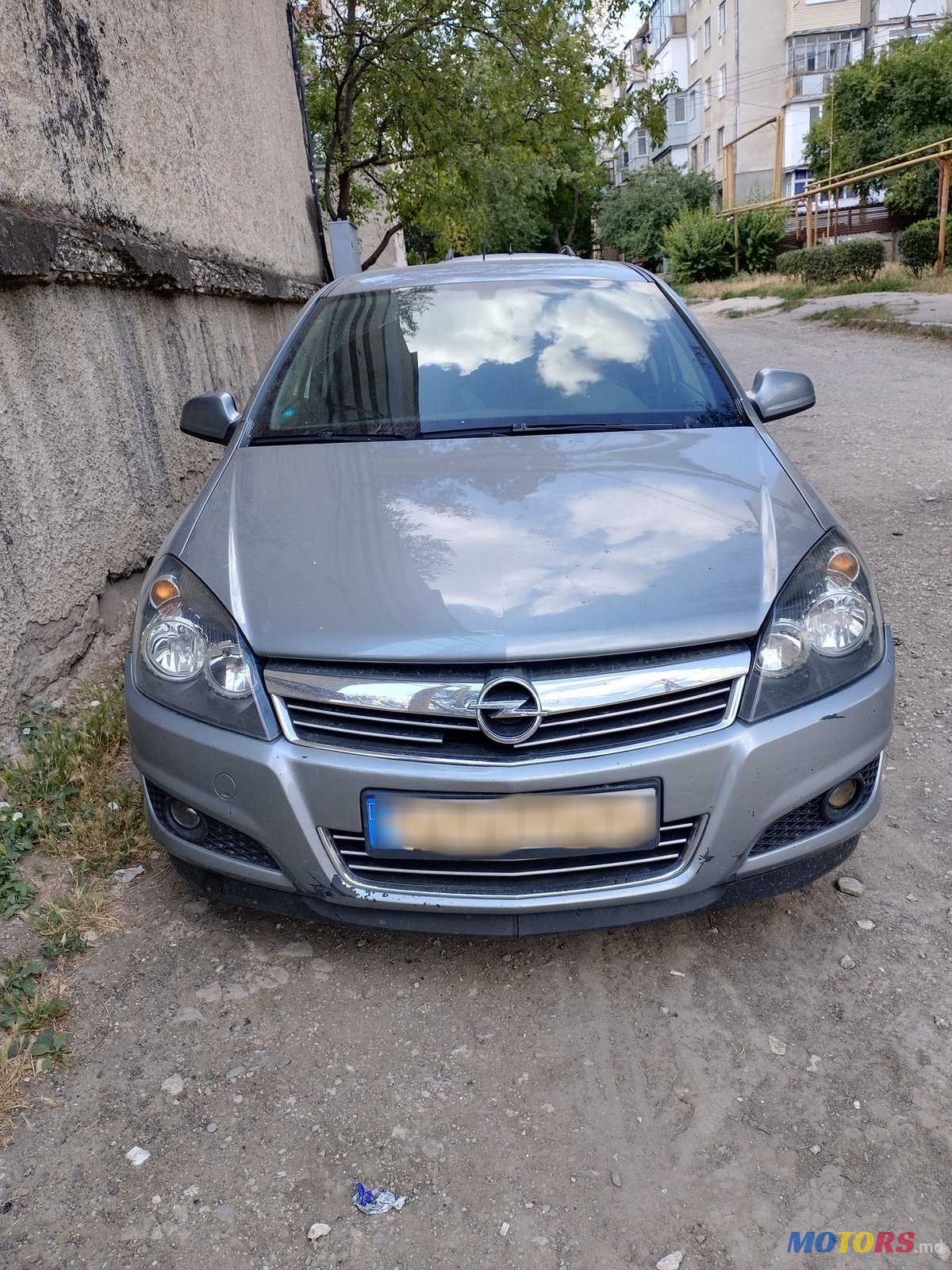 2012' Opel Astra photo #1