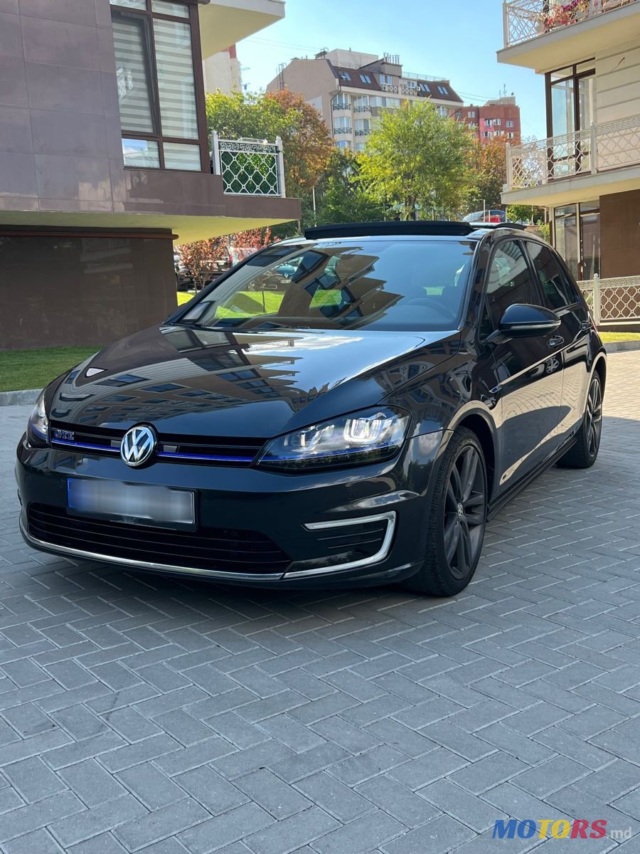 2015' Volkswagen Golf photo #1