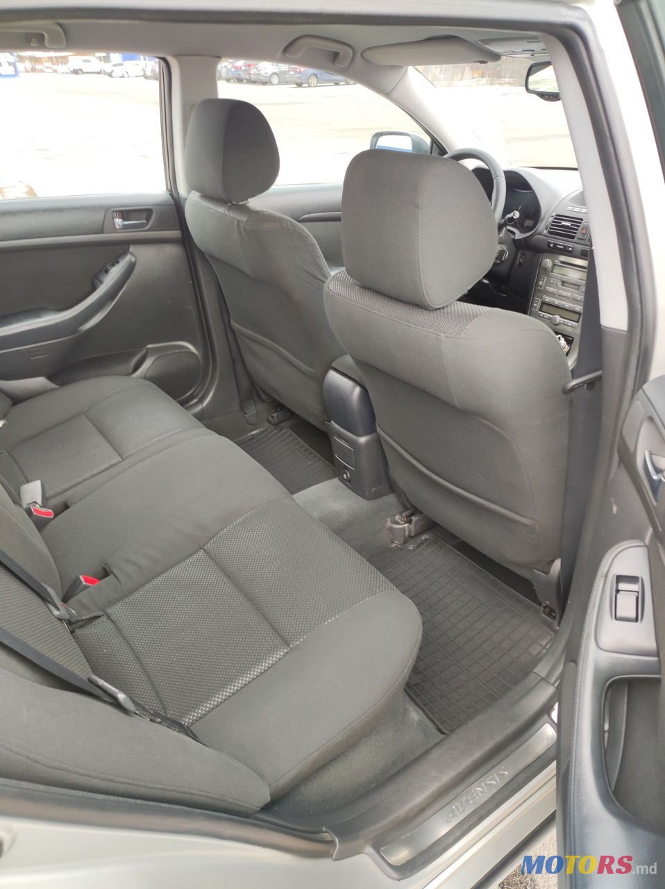 2004' Toyota Avensis photo #6