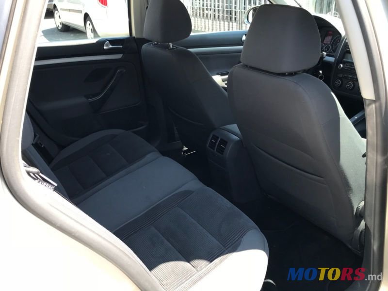 2009' Volkswagen Golf photo #6